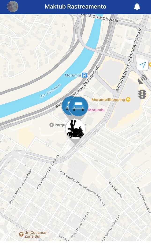 Tela do app com o mapa e a posição de veículos